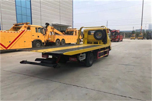 峨眉山非事故拖车